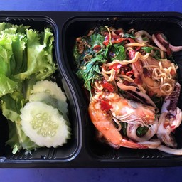 ผัดกะเพรามาม่าทะเล