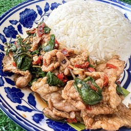 กะเพราหมูนุ่มขุนช้าง (หมูชิ้น)