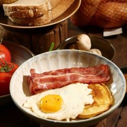 Easy Morning (ตอนนี้แพนเค้กหมดนะคะ มีขนมปังเนยค่ะ)