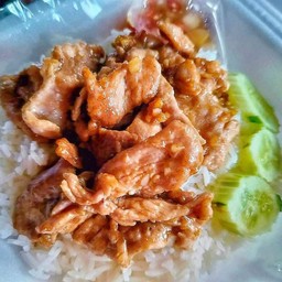 หมูทอดกระทียมราดข้าว