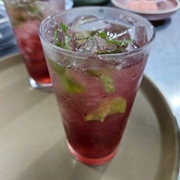 น้ำแครนเบอร์รี่โซดา