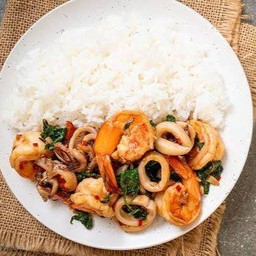 ข้าวกะเพราทะเล กุ้ง&หมึก&หอยแมลงภู่