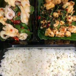 กะเพราสองใจกุ้งสับ + ปลาหมึก