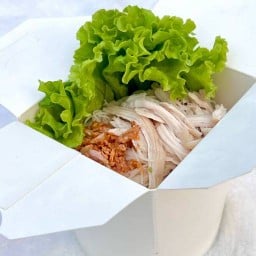 CHICK MEE เส้นหมี่ไก่ฉีก
