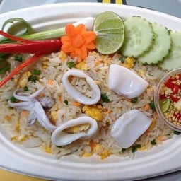 ข้าวผัดปลาหมึก