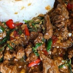 คนโตข้าวกระเพรา ซอยเอ็มเพลส