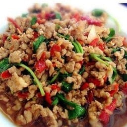กระเพราหมูสับ