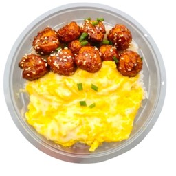 ข้าวไก่ป๊อบราดซอสเกาหลี+ไข่ข้น