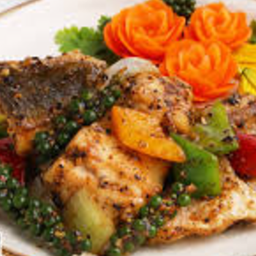 ปลากะพงผัดคื่นช่าย ราดพริก พริกไทยดำ เป็นกับข้าว