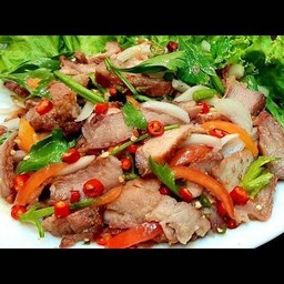 ยำคอหมูย่าง