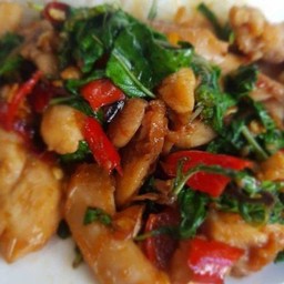 กะเพราไก่ขุนช้าง (กับข้าว)