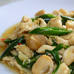 ไก่ หมู เนื้อ ผัดน้ำมันหอยใส่เห็ด เป็นกับข้าว