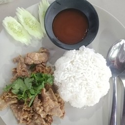 หมูกระเทียมราดข้าว