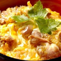 บูตะด้ง พร้อมกับซอสไข่สูตรพิเศษอร่อยอย่าบอกไข่