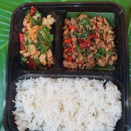 กะเพราสองใจกุ้งสับ + หมูสับ