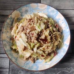 ข้าวราดผัดกะหล่ำปลี