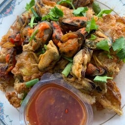 อาหารตามสั่ง ผัดไทย หอยทอด คุณมล