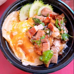 ข้าว-กะเพราหมูกรอบ+ไข่ข้น