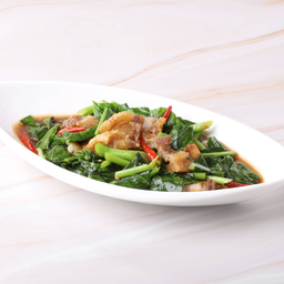 คะน้าหมูกรอบ