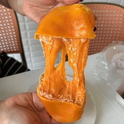 เปี๊ยะโมจิไข่เค็มลาวา