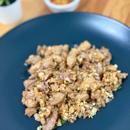 ไก่ชิ้นทอดกระเทียม (กับข้าว)