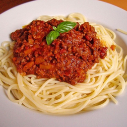 พาสต้าซอสมะเขือเทศ หมูสับ หรือเนื้อสับ หรือทะเล