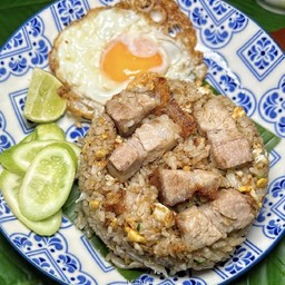 ข้าวผัดหมูกรอบ