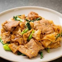 ผัดซีอิ้วเนื้อ