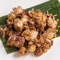 หมูกรอบทอดกระเทียม (ราดข้าว)