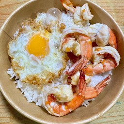 กุ้งผัดเนย + ไข่ดาว ราดข้าว