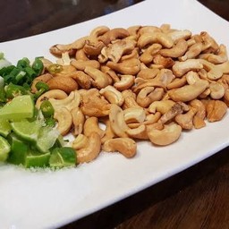 เม็ดมะม่วงหิมพานต์ยำ
