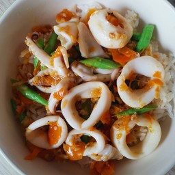 ปลาหมึกผัดพริกเหลือง