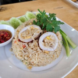 ข้าวผัดหมึก