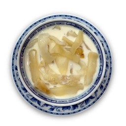 กระเพาะปลาสดตุ๋นนมสด 花胶炖鲜奶 Double-Boiled Fresh Fish Maw with Fresh Milk