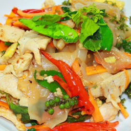 ก๋วยเตี๋ยวผัดขี้เมาเนื้อ