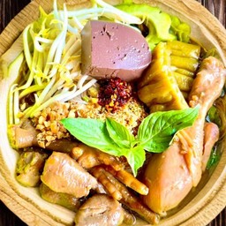 ก๋วยเตี๋ยวไก่มะระเส้นหมี่ขาว