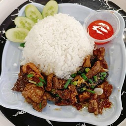 ข้าวเครื่องในหมูทอดกระเทียม