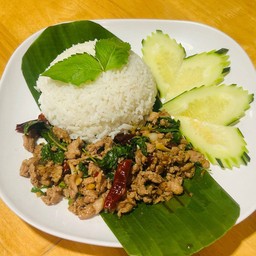 กะเพราเป็ดสับ ราดข้าว