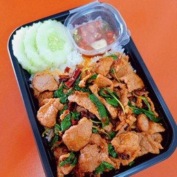 ข้าวผัดกะเพราเนื้อชิ้น