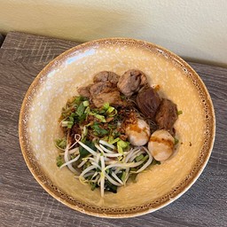 เส้นหมี่คลุก หมูตุ๋น สด ชิ้น