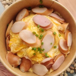 ข้าวไข่ข้นไส้กรอก