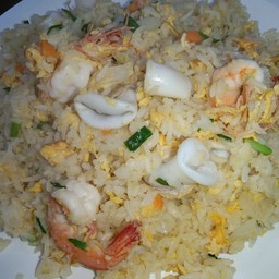 ข้าวผัดทะเล(กลาง)