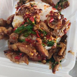 กระเพราหมูแดด