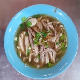 เจ้เอียด ต้มยำปลากะพง ขาหมู
