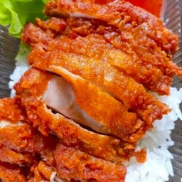 ข้าวไก่ทอด+น้ำจิ้มแจ่ว
