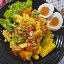 ตำข้าวโพดไข่เค็ม