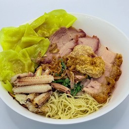 บะหมี่เกี๊ยวปู+หมูแดง+หมูกรอบ