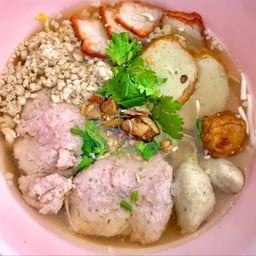 เจ้หยัดก๋วยเตี๋ยวต้มยำ & เย็นตาโฟ