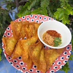 เกี๊ยวหมูทรงเครื่อง 6 ชิ้น