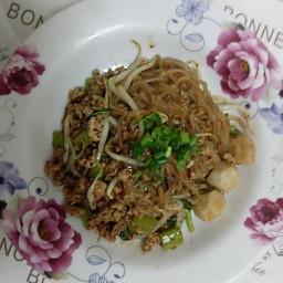 ก๋วยเตี๋ยวคลุกฝุ่น